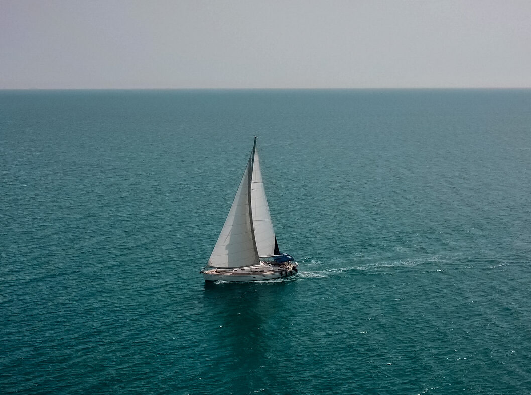 La tua Vacanza Eco-Sostenibile in Barca a Vela o in Catamarano​